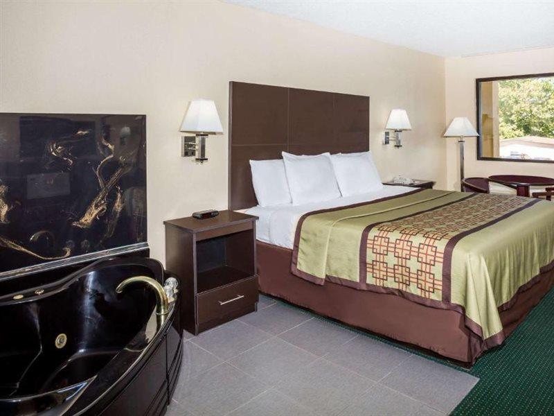 Days Inn By Wyndham Enterprise Esterno foto