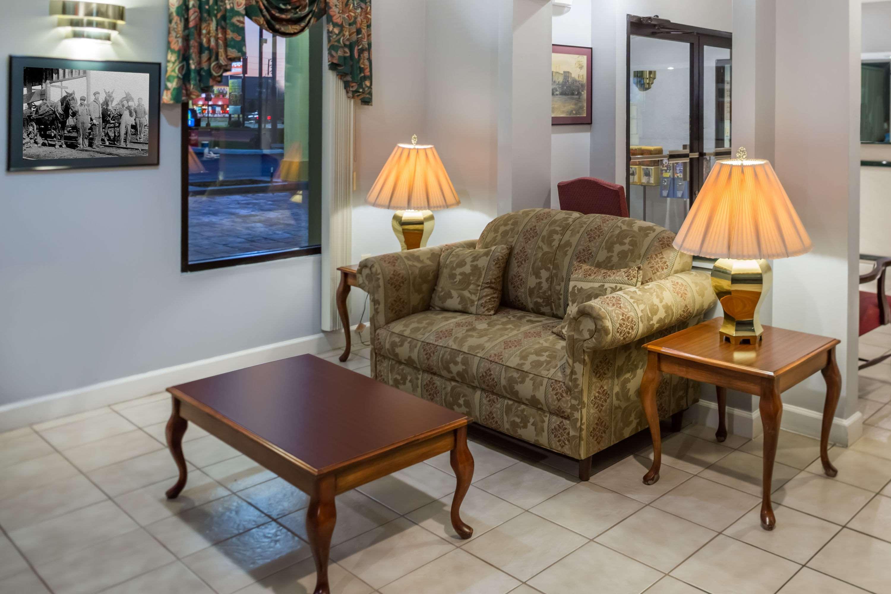 Days Inn By Wyndham Enterprise Esterno foto