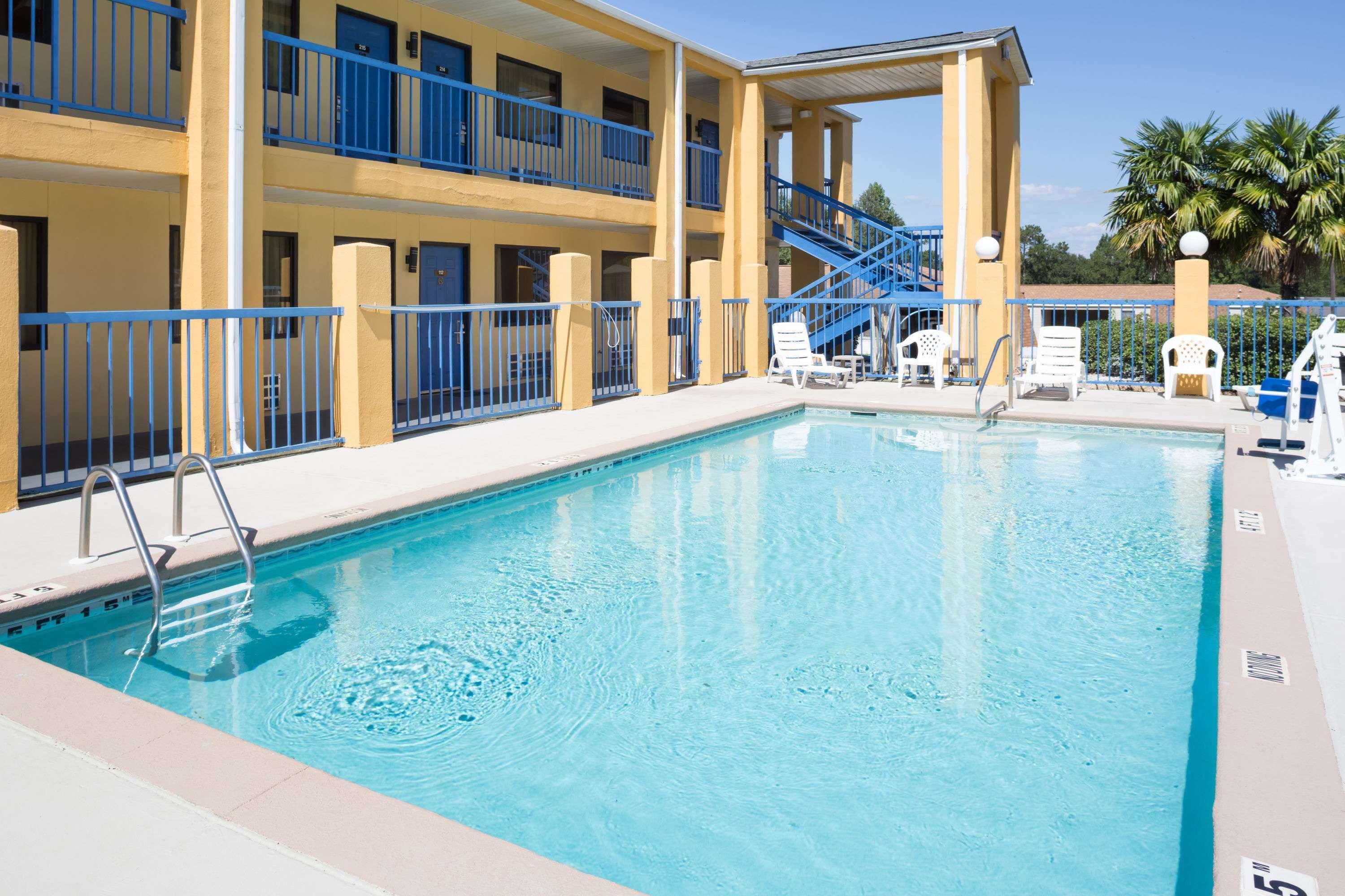 Days Inn By Wyndham Enterprise Esterno foto
