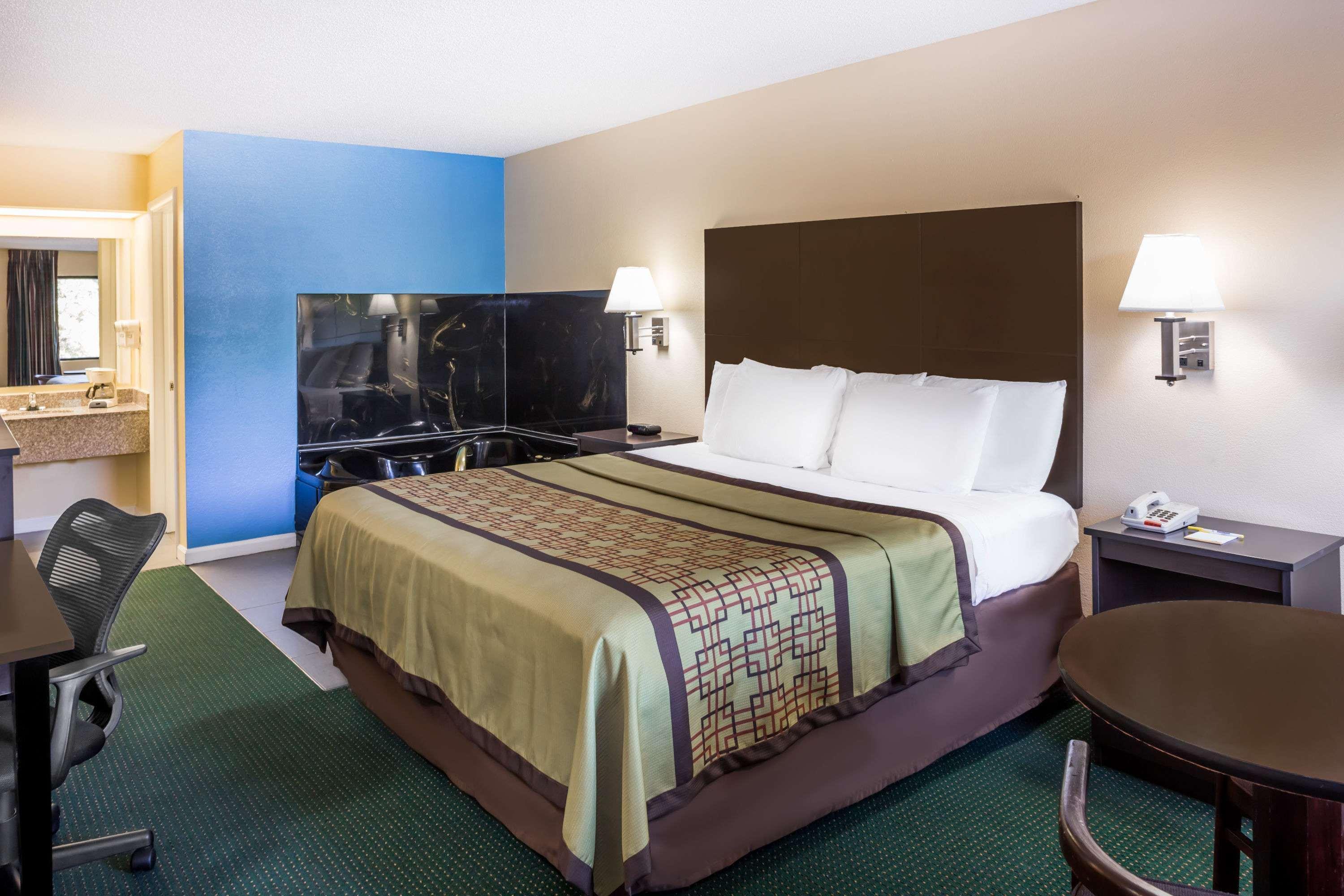 Days Inn By Wyndham Enterprise Esterno foto
