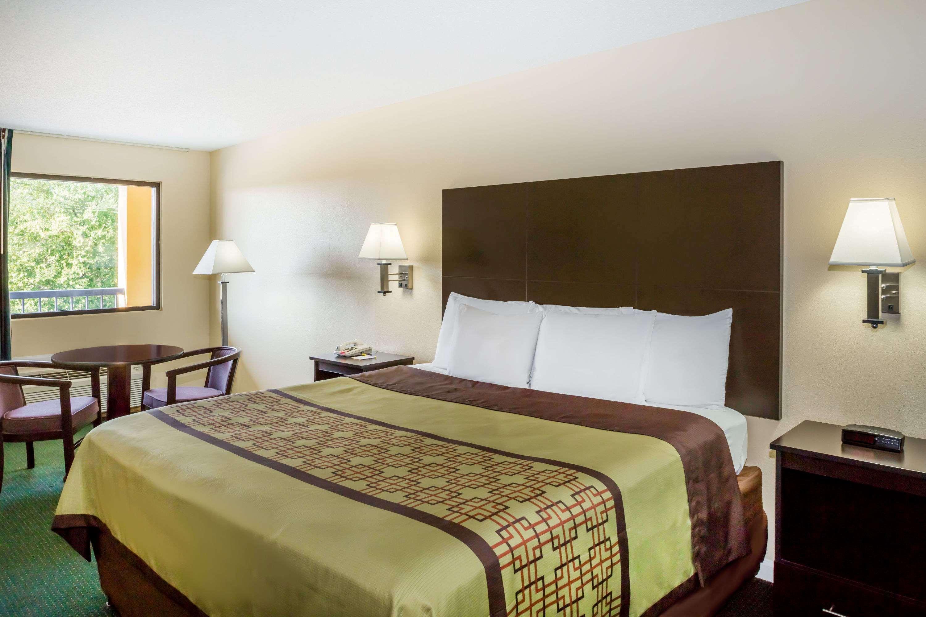 Days Inn By Wyndham Enterprise Esterno foto